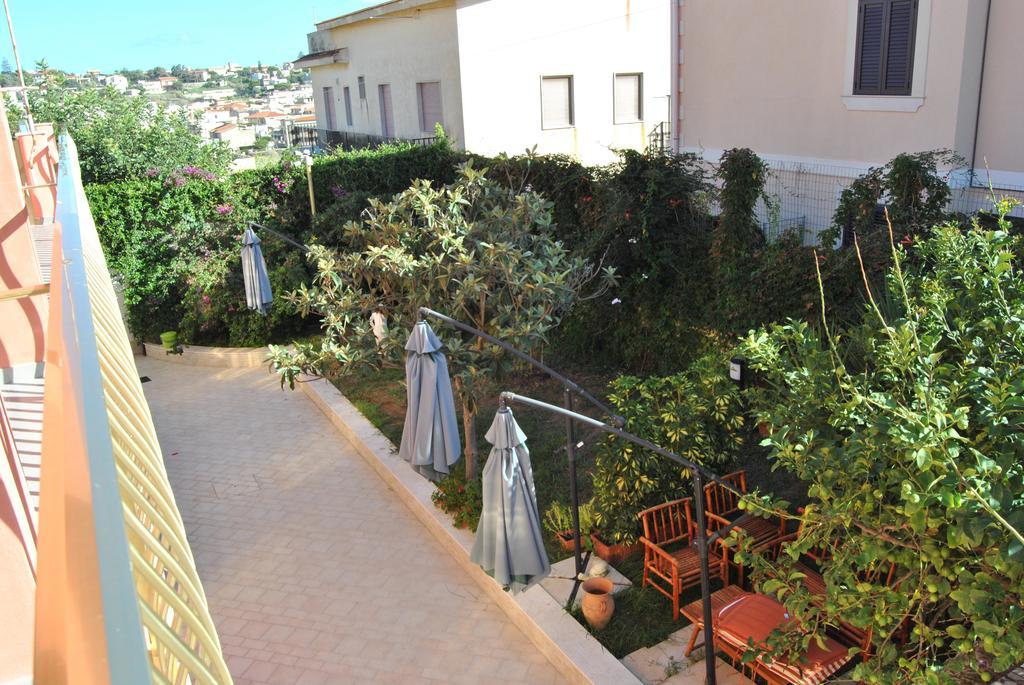 La Rosa Del Deserto Bed & Breakfast Шикли Стая снимка